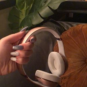 Beats solo 2 wireless rose gold